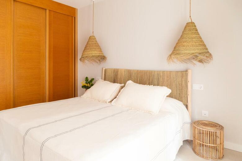 Villa Ereza White Homes