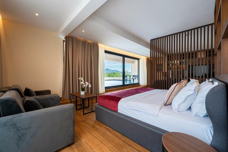 Hotel De'andros Virpazar