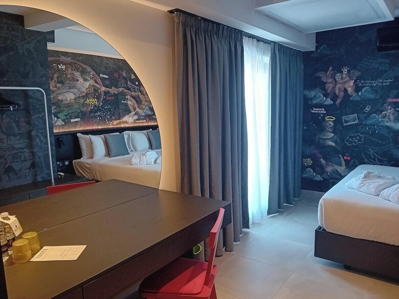 So City Hotel Adults Only