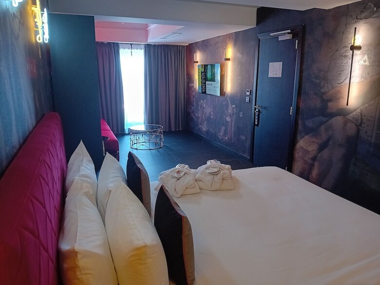 So City Hotel Adults Only