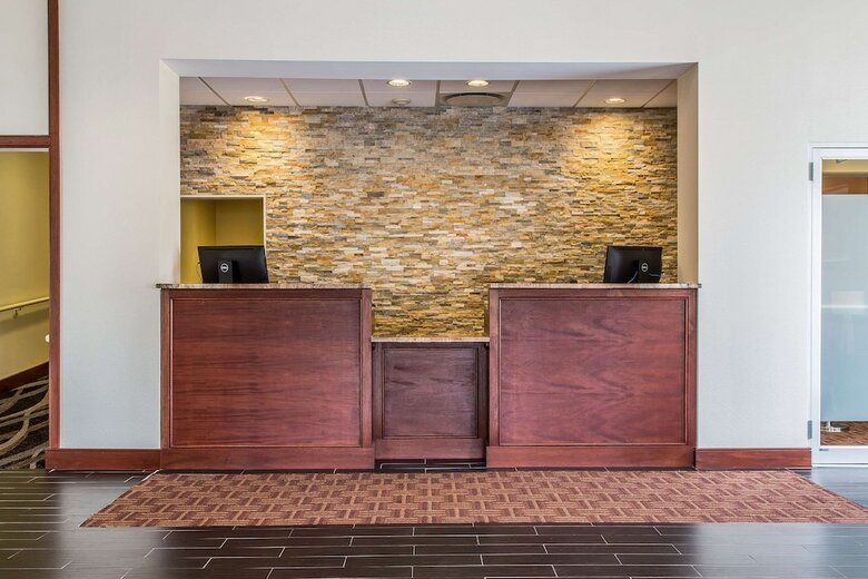 Clarion Hotel & Suites Hamden