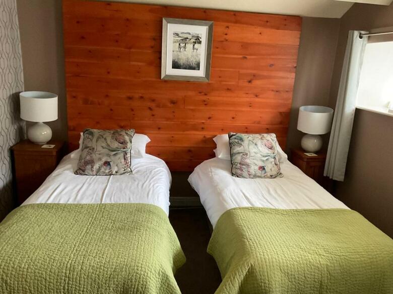 Oyo Cocketts Hotel