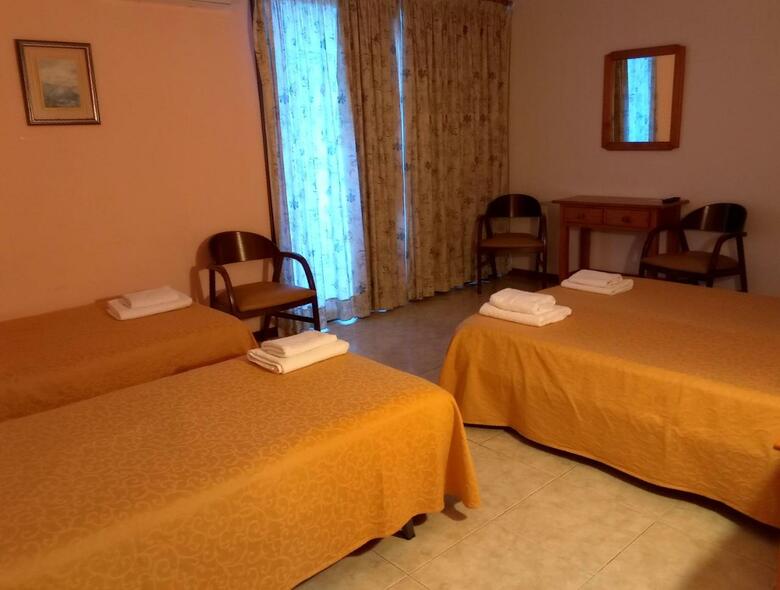 Vintage Hotel Mercedes