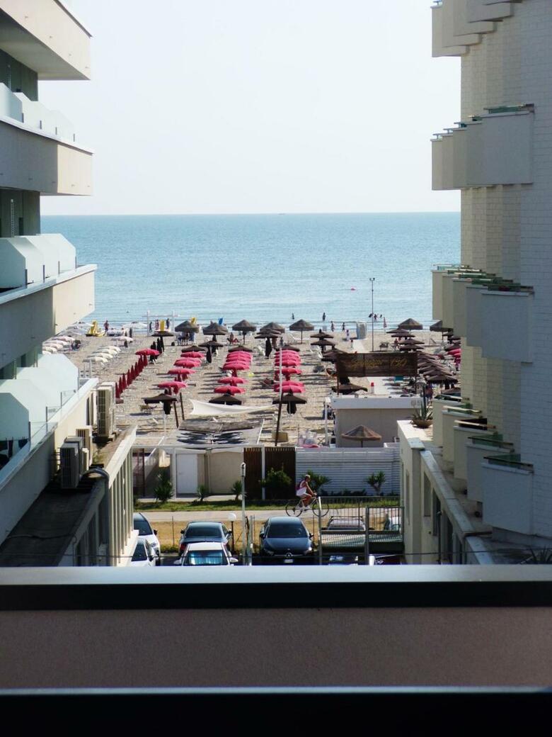 Global Hotel