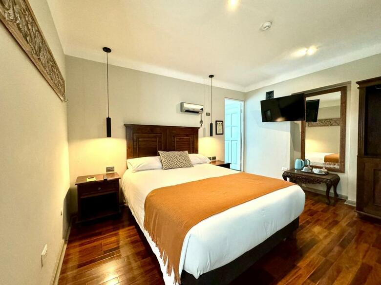 Hotel Montes Central