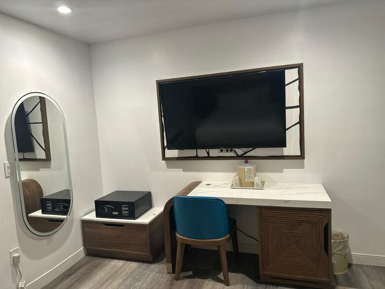Hotel Rudra - Hollywood