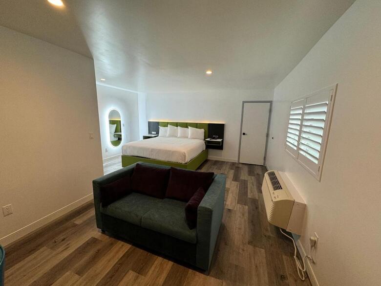 Hotel Rudra - Hollywood