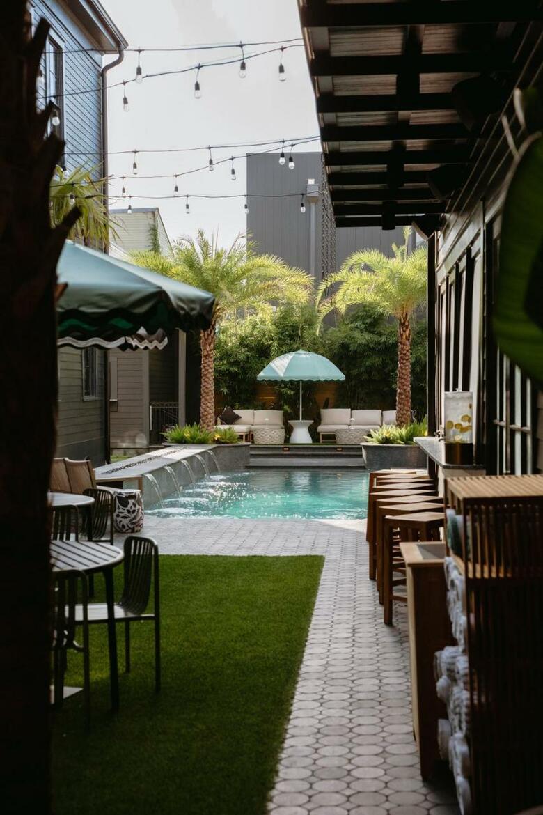 Blackbird Hotel