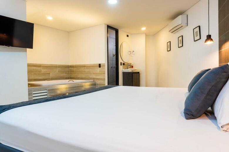 Hotel California Center Med