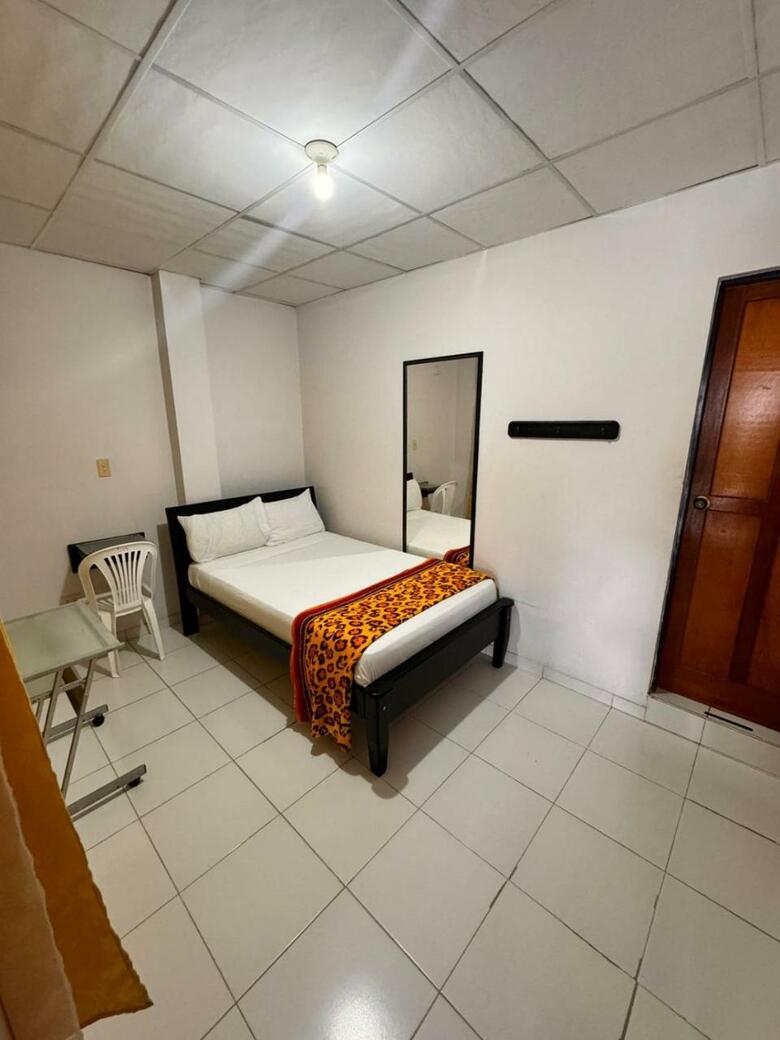 Hotel A Bajo Costo 218