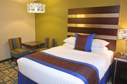 Hotel Gateway Inn And Suites
