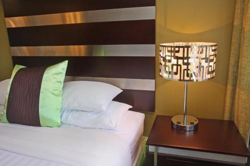 Hotel Gateway Inn And Suites