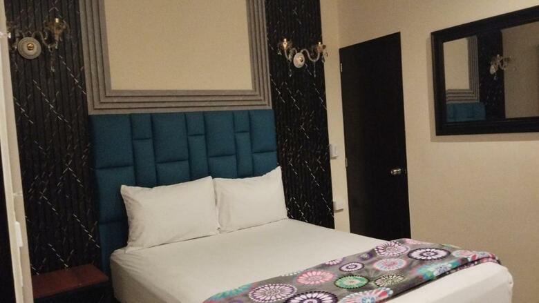 Hotel 50 Suites