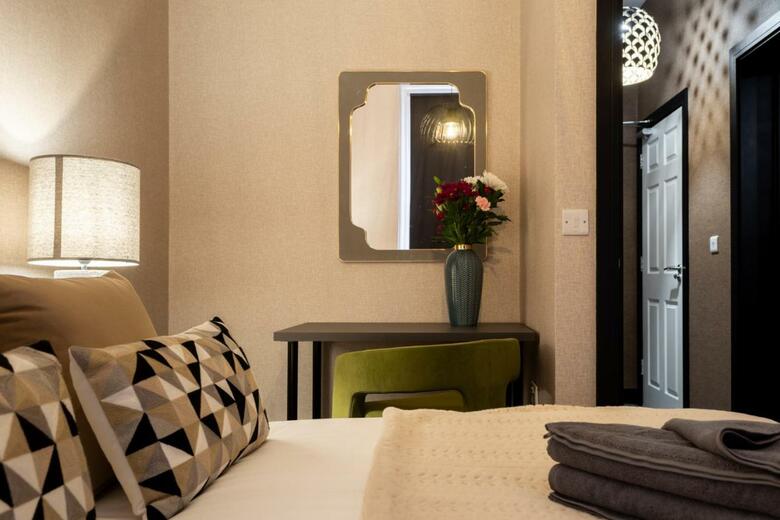 Crown Street Aparthotel