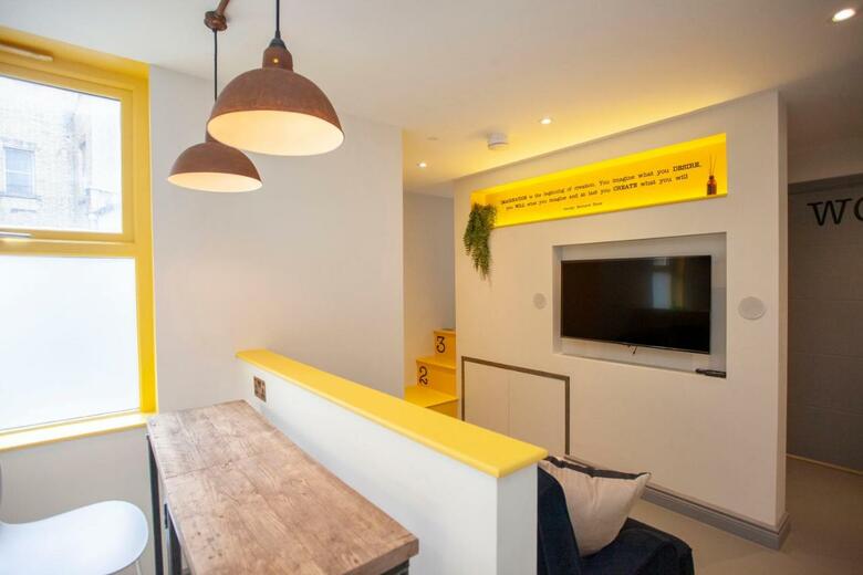 Higgihaus Aparthotel, Clare Street