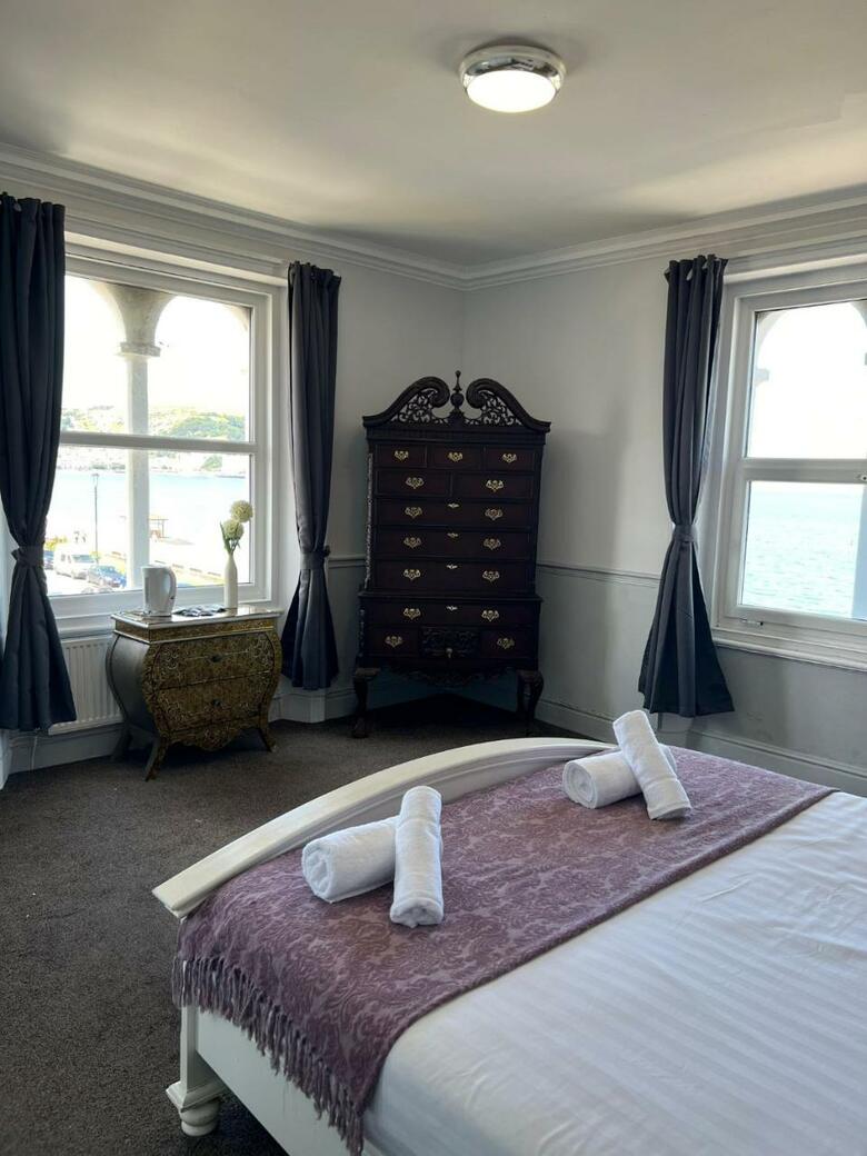 The Manor Hotel