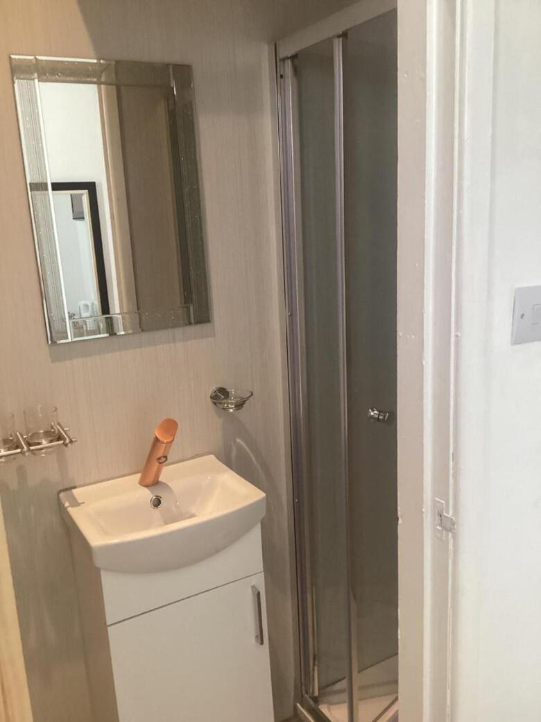 Alexander Hotel Fully Refurbished All Rooms En-suite