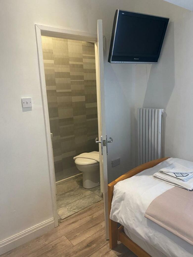 Alexander Hotel Fully Refurbished All Rooms En-suite