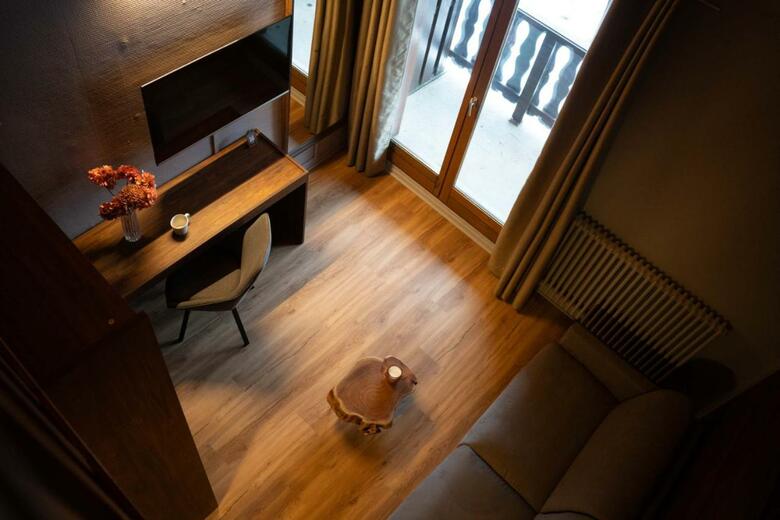 Alpeen Hotel