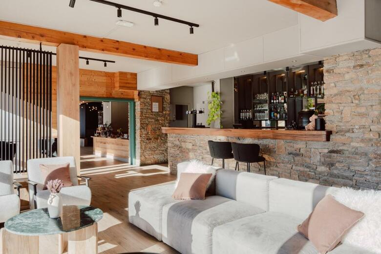 Alpeen Hotel