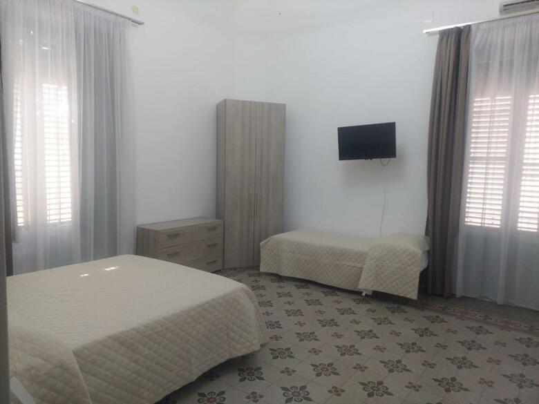 Hostal Guest House Lamphotel Militello