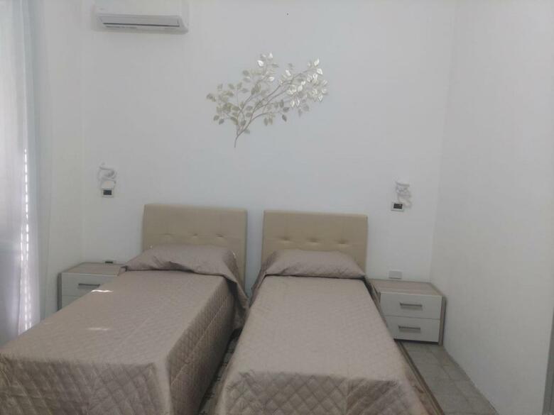 Hostal Guest House Lamphotel Militello