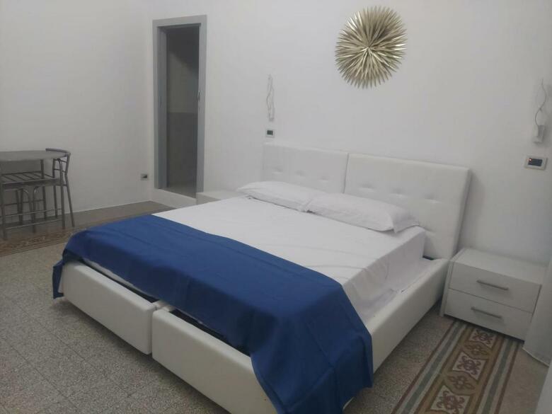 Hostal Guest House Lamphotel Militello