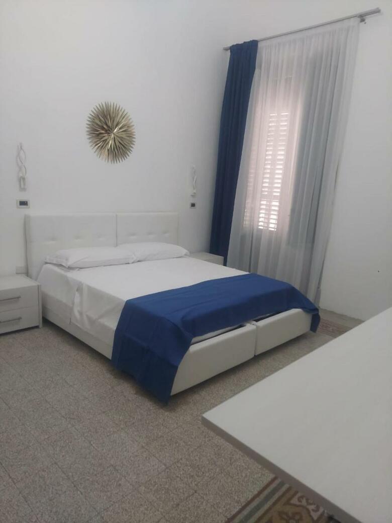 Hostal Guest House Lamphotel Militello