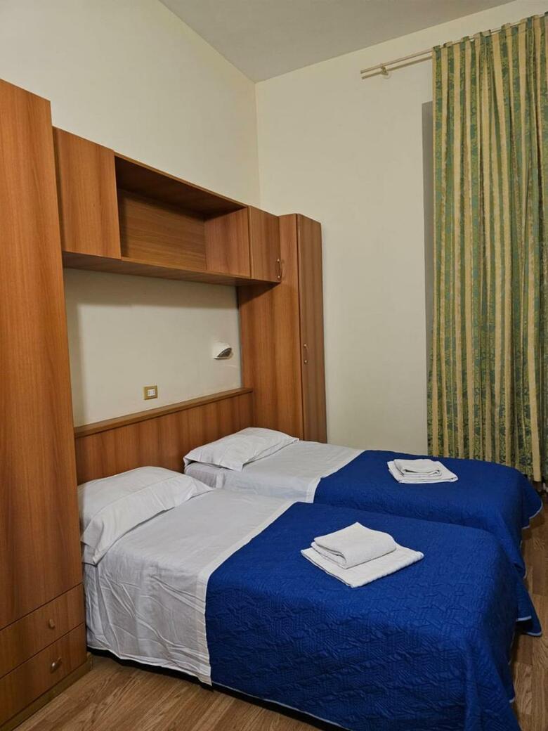 Hotel Holiday