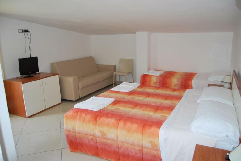 Eu Ropa Hotel