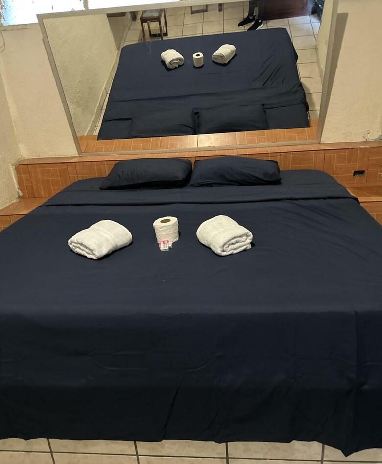 Hotel Y Auto Hotel, T�o Kike