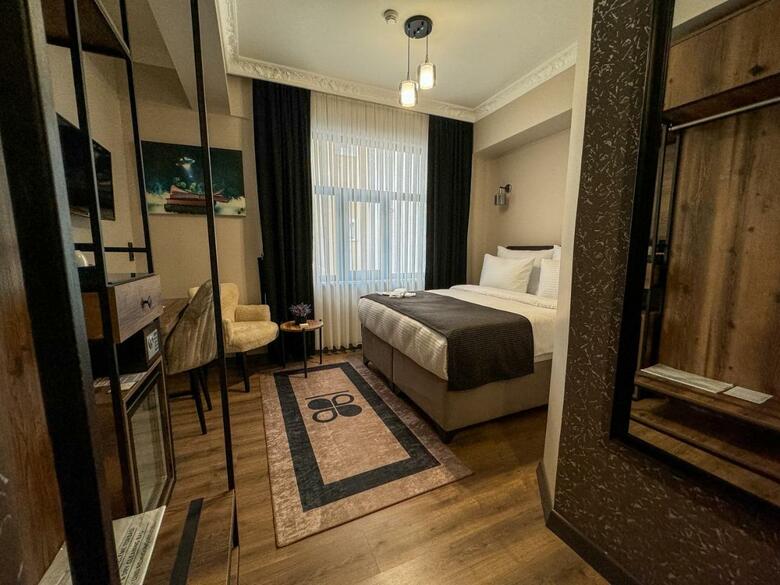 Grand Clover Hotel