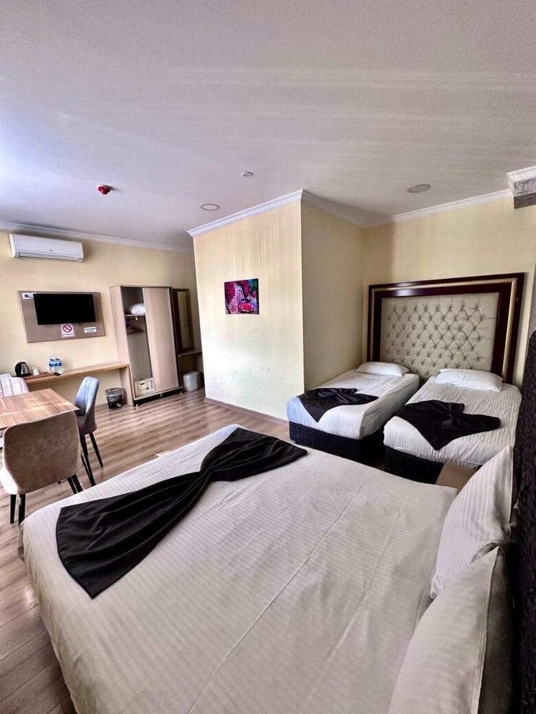 Grand Ararat Hotel