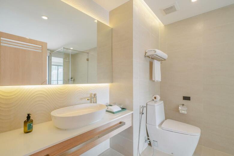 Hotel Phuket Emerald Beach Resort