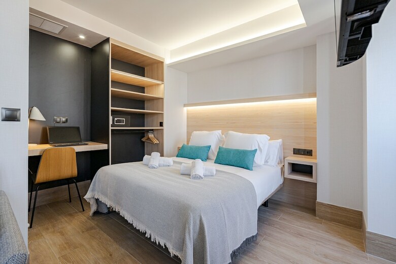 Aparthotel Feelathome Ventas Suites