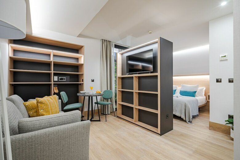Aparthotel Feelathome Ventas Suites
