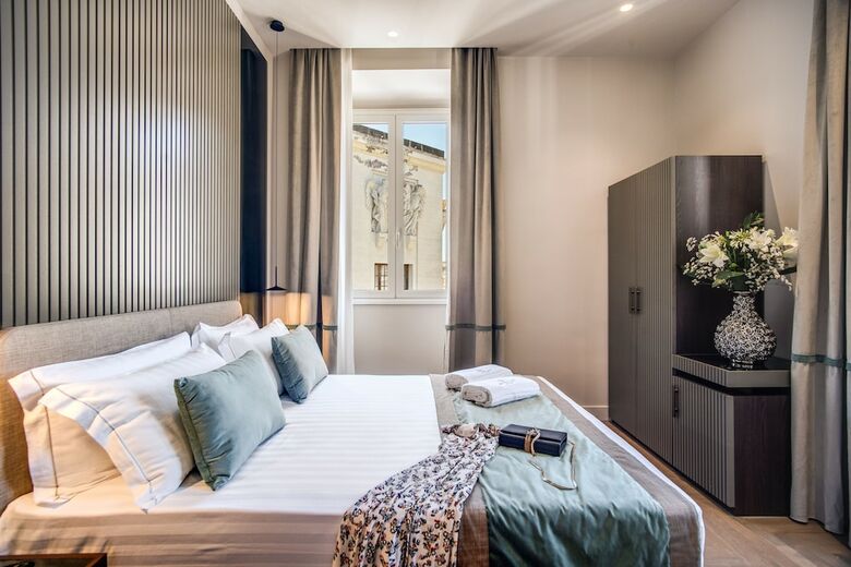 Hotel 77 Seventy-seven