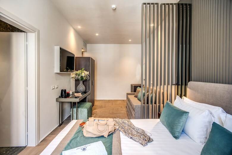 Hotel 77 Seventy-seven