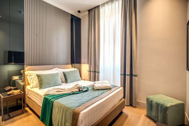 Hotel 77 Seventy-seven