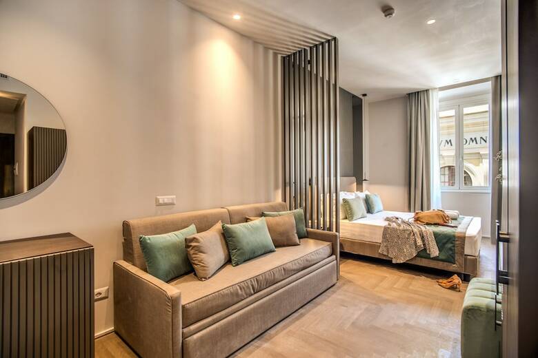 Hotel 77 Seventy-seven