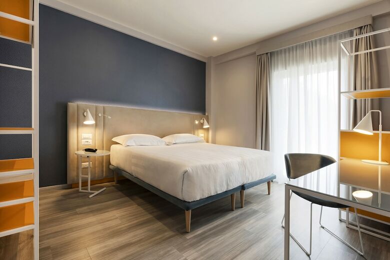 Adesso Hotel