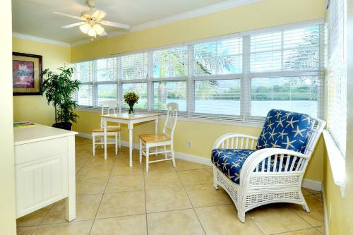 Hotel Barefoot Beach Resort