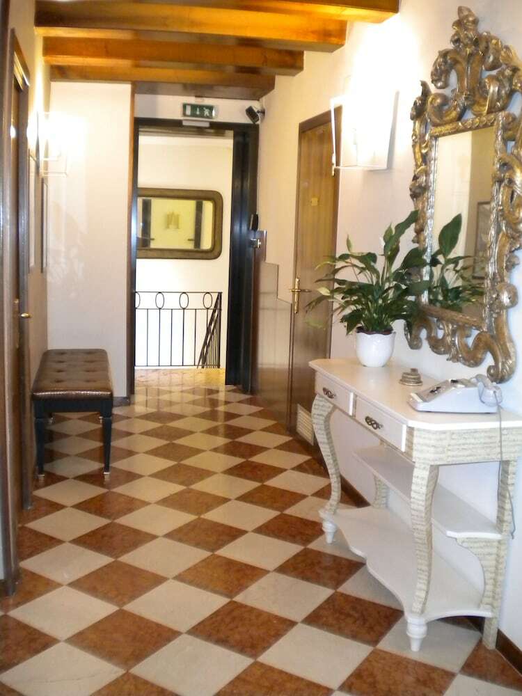 Hotel Aurora