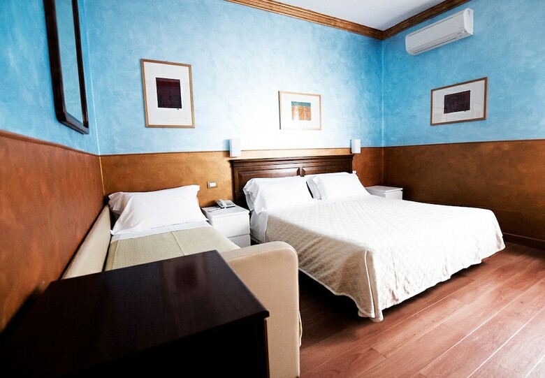 Hotel Diana