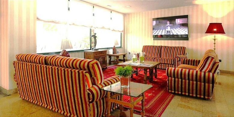 Hotel Ele Puente Romano