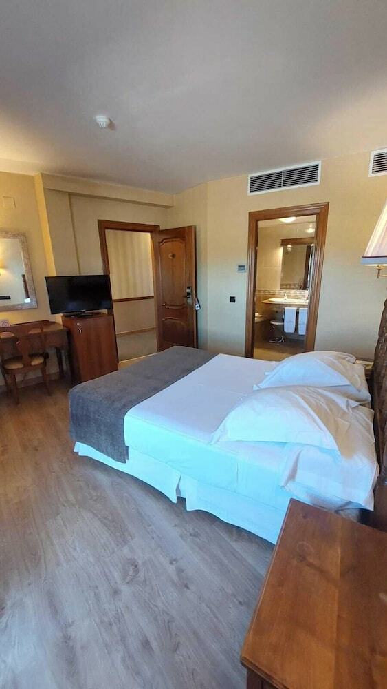 Hotel Ele Puente Romano