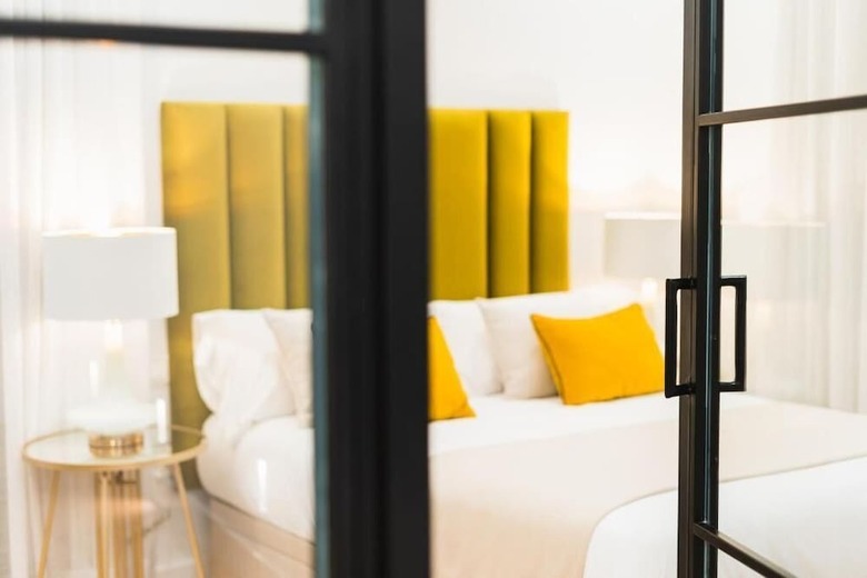 Hotel Debamb� Suites