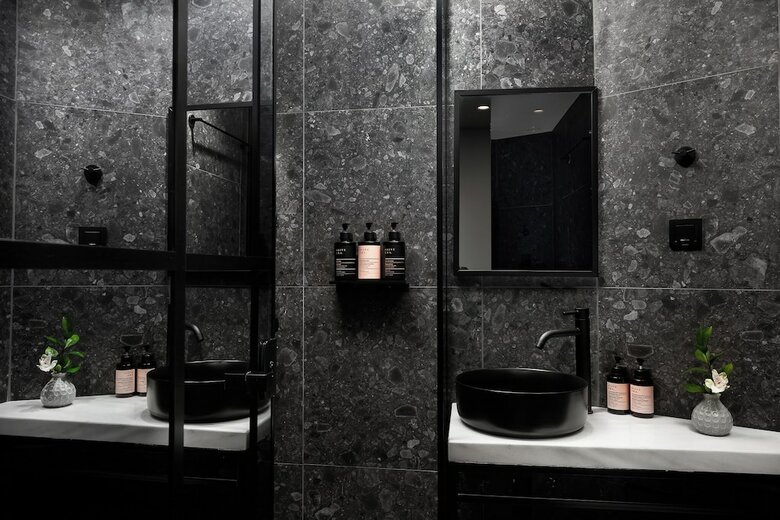 Anise, Aluma Hotel & Resort