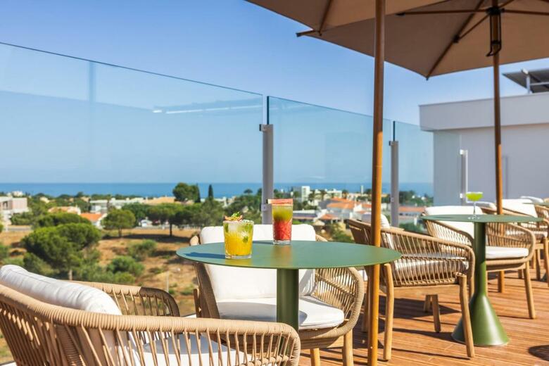 Castelo Suites Hotel