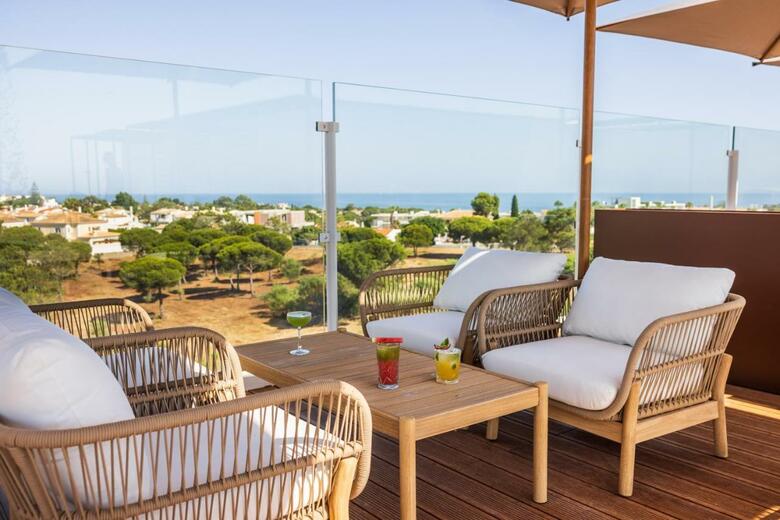 Castelo Suites Hotel